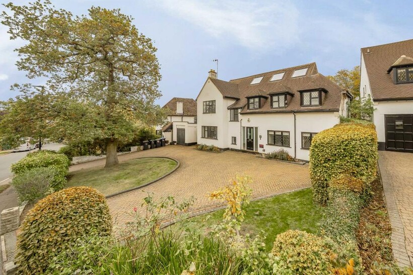 Parkgate Avenue, Barnet EN4 5 bed house to rent - £7,995 pcm (£1,845 pw)