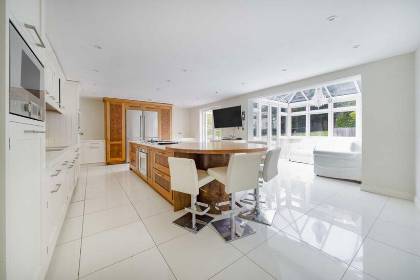 Parkgate Avenue, Barnet EN4 5 bed house to rent - £7,995 pcm (£1,845 pw)