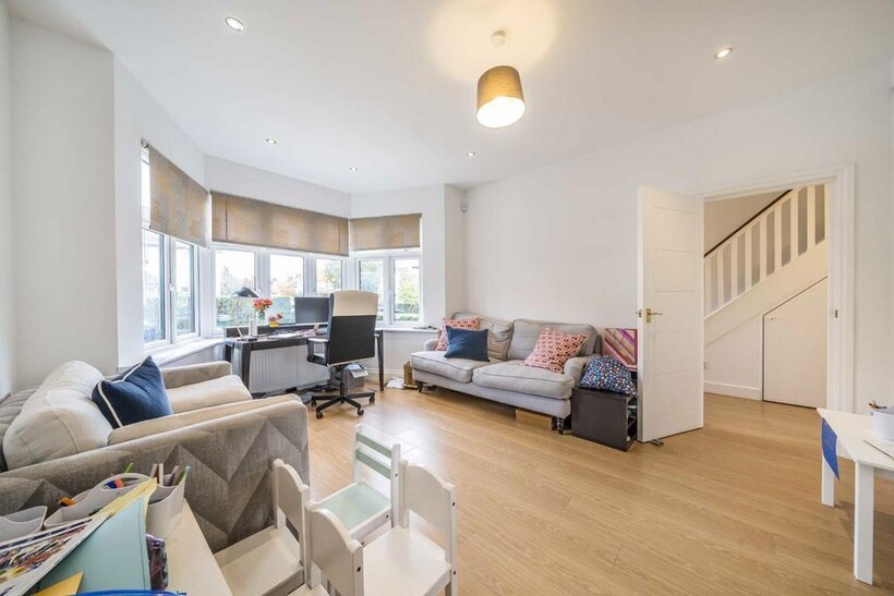 Hervey Close, London N3 4 bed house to rent - £3,895 pcm (£899 pw)