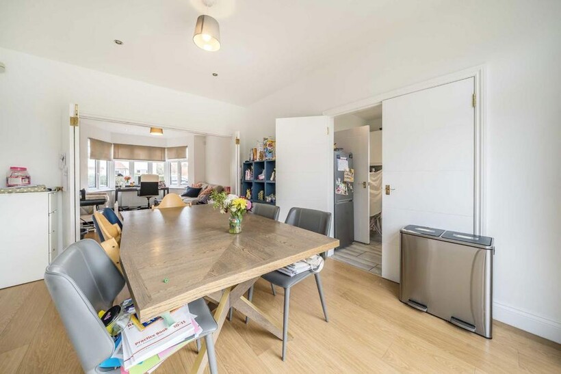 Hervey Close, London N3 4 bed house to rent - £3,895 pcm (£899 pw)