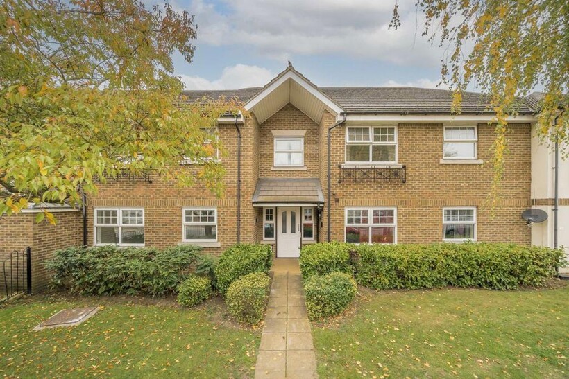 Lancaster Road, Barnet EN4 2 bed flat to rent - £2,045 pcm (£472 pw)