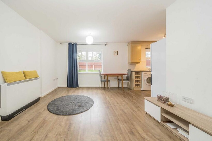 Lancaster Road, Barnet EN4 2 bed flat to rent - £2,045 pcm (£472 pw)