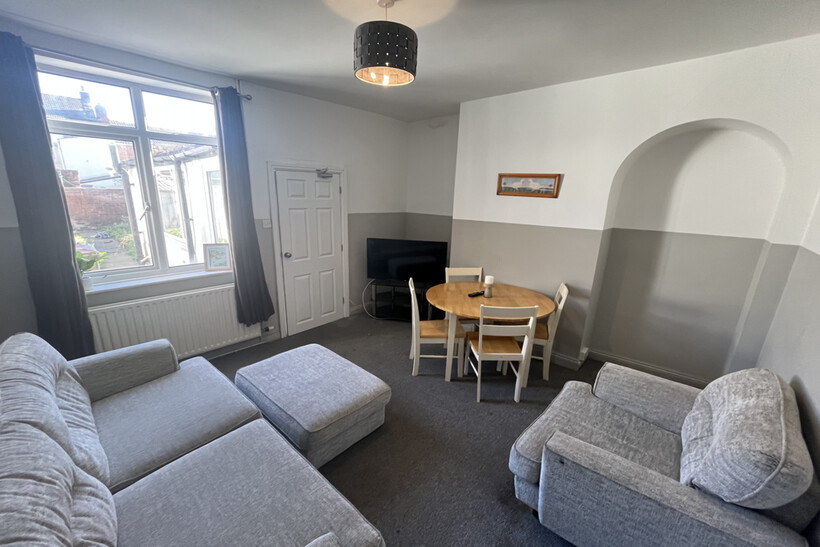 16 Baggholme Road - Living Room.png