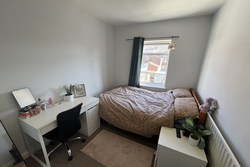 16 Baggholme Road - Bedroom1.png