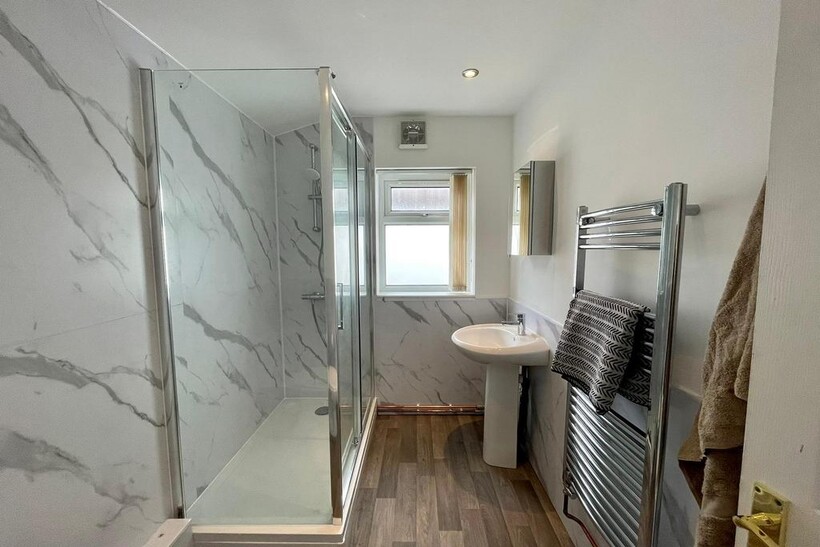 8 Harvey Street - Bathroom.jpeg