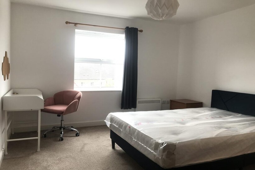 115 Riverside Drive - Bedroom1.jpg