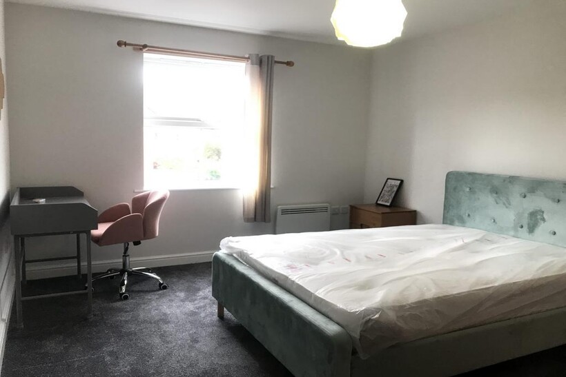 111 Riverside Drive - Bedroom1.jpg