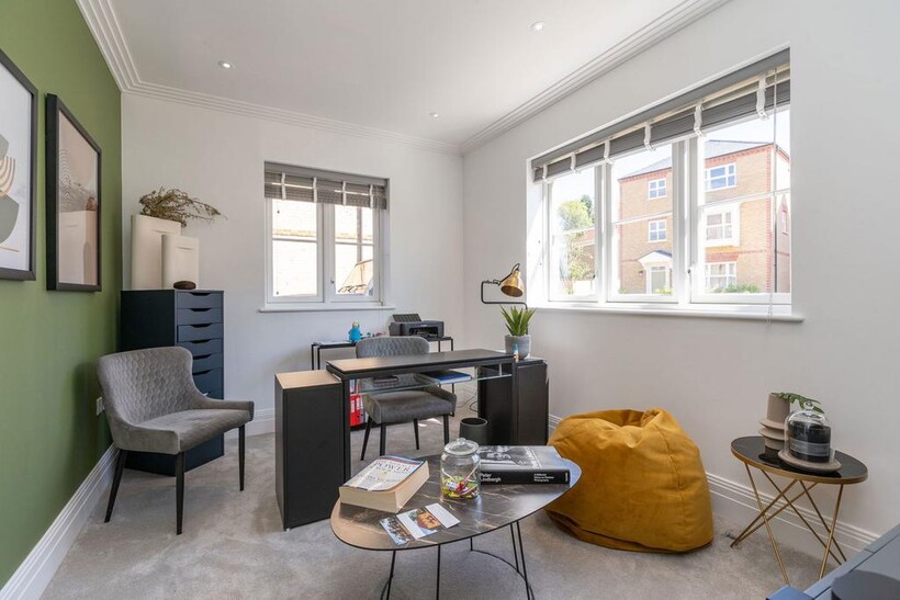 Barnet EN4 5 bed detached house to rent - £7,500 pcm (£1,731 pw)