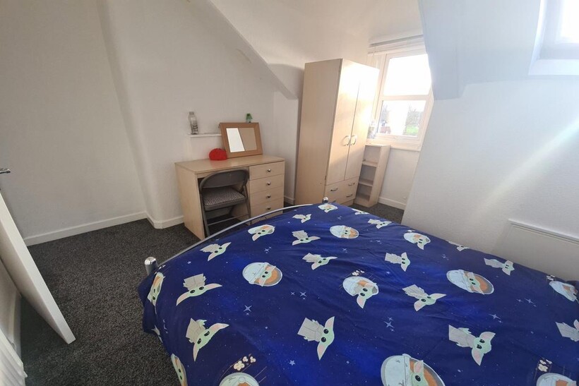 A cozy double bedroom featuring a comfortable b...