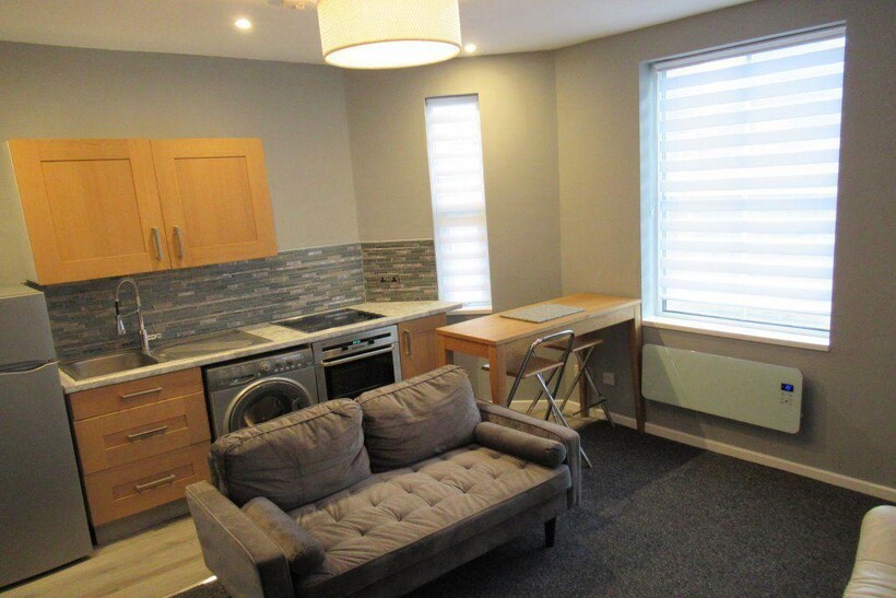 874a Pershore Road, B29 7LS 3 bed flat to rent - £1,560 pcm (£360 pw)