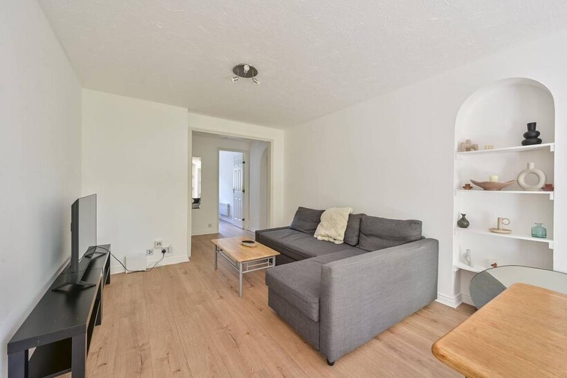 Selhurst Close, Wimbledon Common... 2 bed flat to rent - £3,467 pcm (£800 pw)