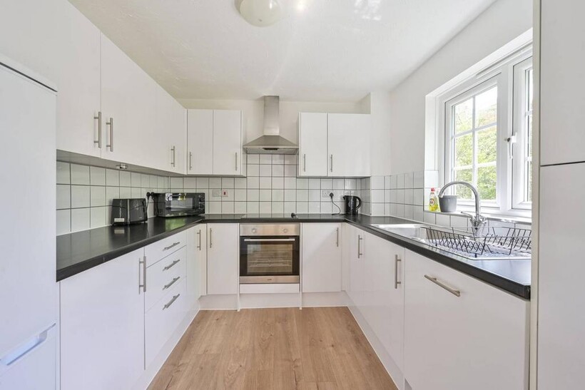 Selhurst Close, Wimbledon Common... 2 bed flat to rent - £3,467 pcm (£800 pw)