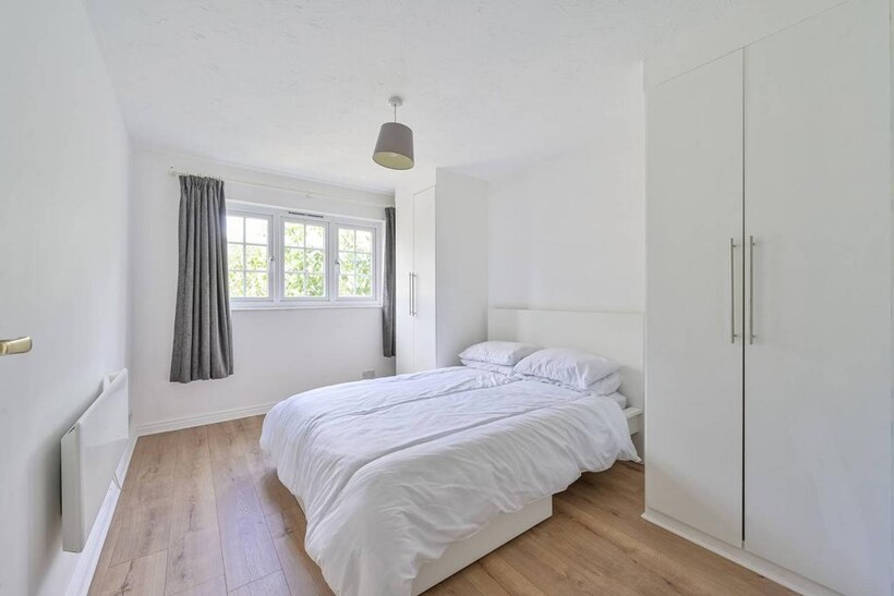 Selhurst Close, Wimbledon Common... 2 bed flat to rent - £3,467 pcm (£800 pw)
