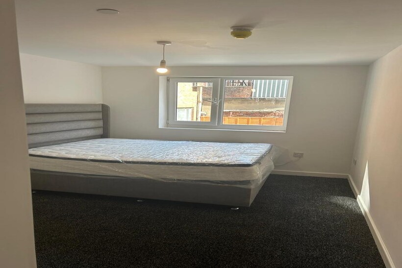 Mariner Street, Swansea SA1 1 bed in a house share to rent - £595 pcm (£137 pw)