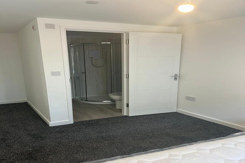 Mariner Street, Swansea SA1 1 bed in a house share to rent - £595 pcm (£137 pw)