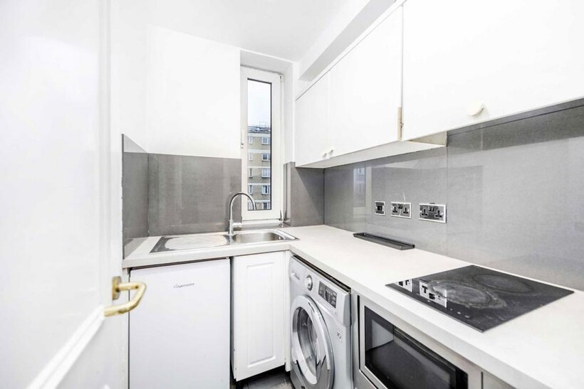 Chelsea Cloisters, London SW3 1 bed flat to rent - £2,249 pcm (£519 pw)