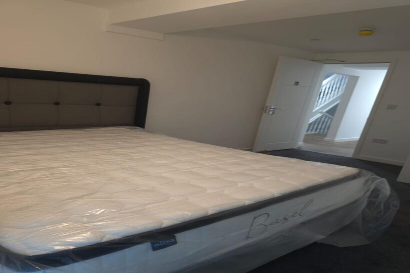 Mariner Street, Swansea SA1 1 bed in a house share to rent - £595 pcm (£137 pw)