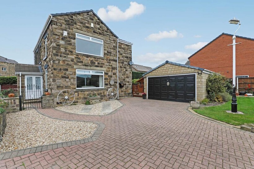 Batley Road, Wakefield 3 bed detached house to rent - £1,495 pcm (£345 pw)