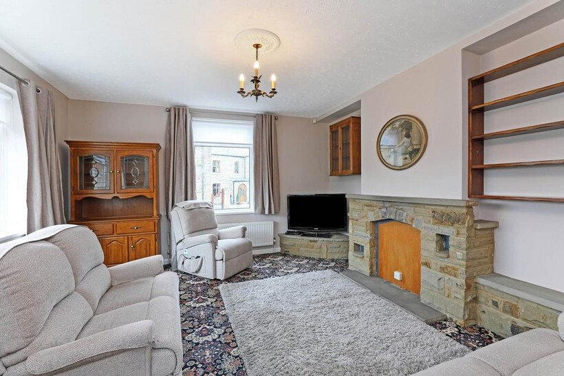 Batley Road, Wakefield 3 bed detached house to rent - £1,495 pcm (£345 pw)