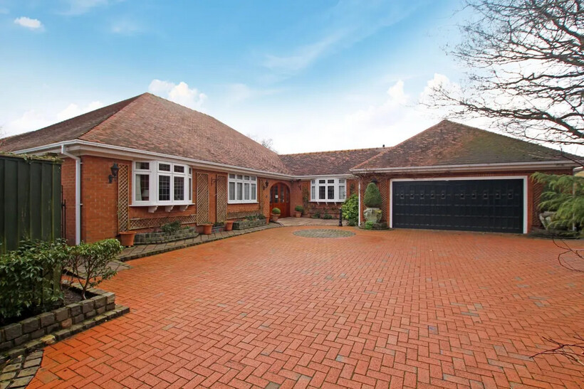 Dunkirk Road, Southport PR8 4 bed detached bungalow to rent - £108,333 pcm (£25,000 pw)