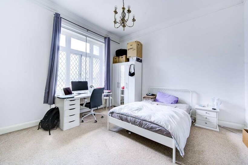 Earls Court Square, Earls Court... 4 bed flat to rent - £5,400 pcm (£1,246 pw)