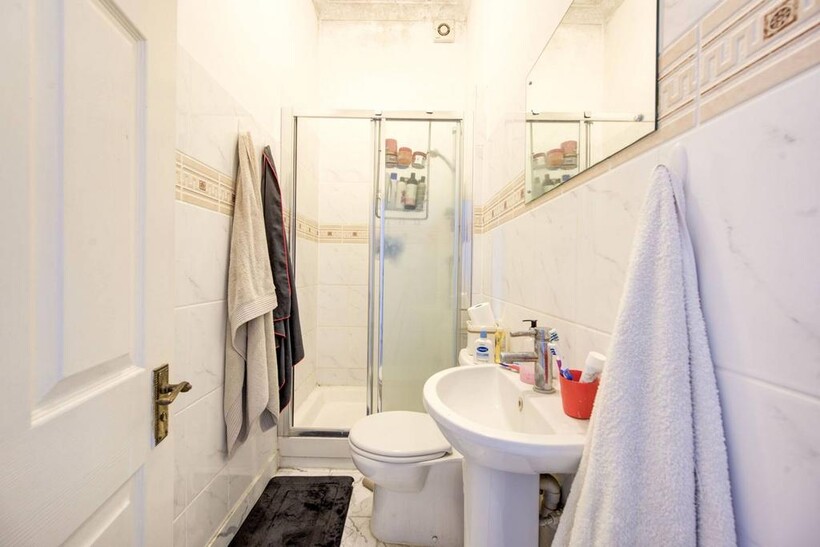 Earls Court Square, Earls Court... 4 bed flat to rent - £5,400 pcm (£1,246 pw)