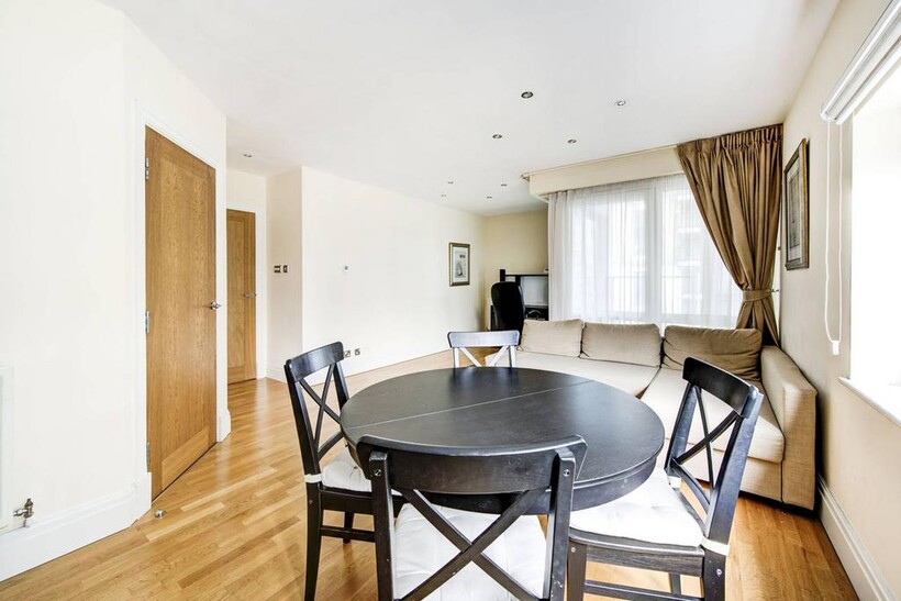 Beckford Close, Kensington, London, W14 2 bed flat to rent - £2,947 pcm (£680 pw)