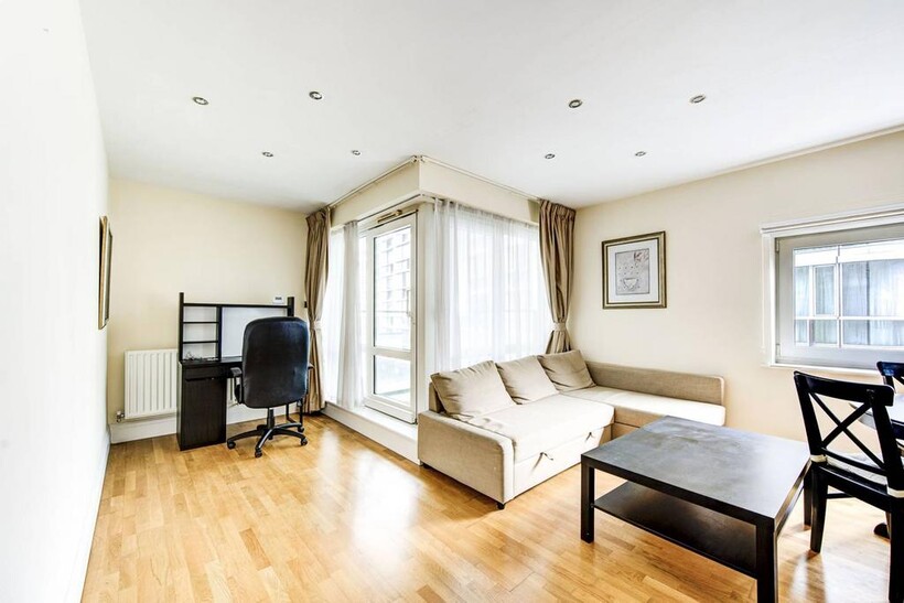 Beckford Close, Kensington, London, W14 2 bed flat to rent - £2,947 pcm (£680 pw)
