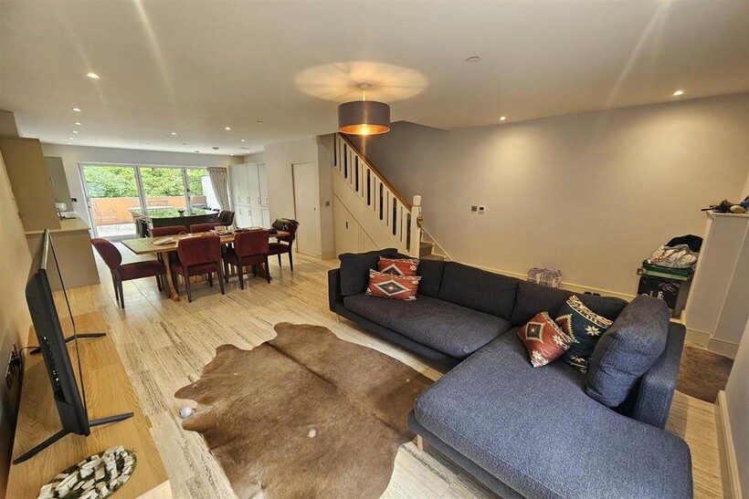 St Johns Mews, Canterbury, Canterbury 4 bed end of terrace house to rent - £3,100 pcm (£715 pw)