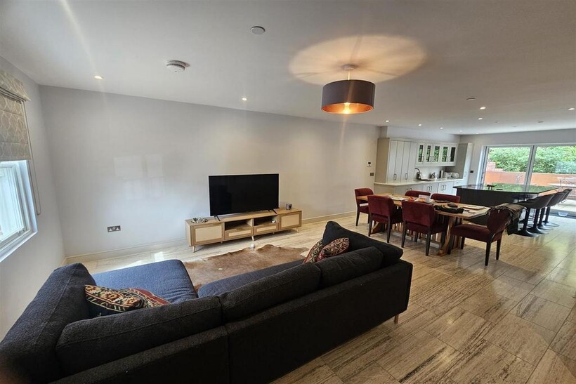 St Johns Mews, Canterbury, Canterbury 4 bed end of terrace house to rent - £3,100 pcm (£715 pw)