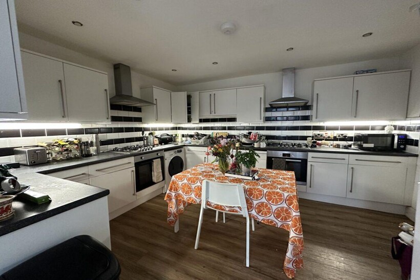 Withington M20 7 bed semi-detached house to rent - £5,005 pcm (£1,155 pw)