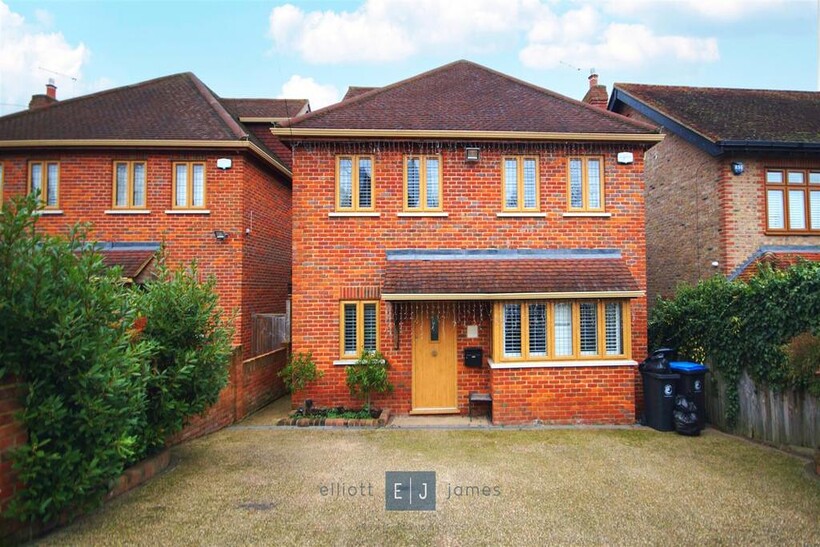 Blackacre Road, Epping CM16 5 bed detached house to rent - £3,800 pcm (£877 pw)