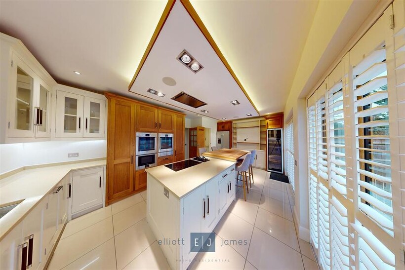 Blackacre Road, Epping CM16 5 bed detached house to rent - £3,800 pcm (£877 pw)