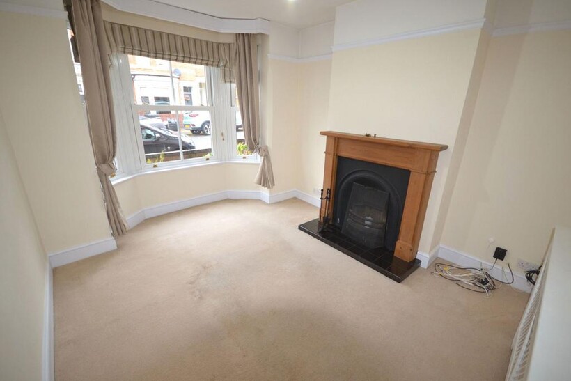 Charles Street, Kettering NN16 3 bed terraced house to rent - £1,195 pcm (£276 pw)