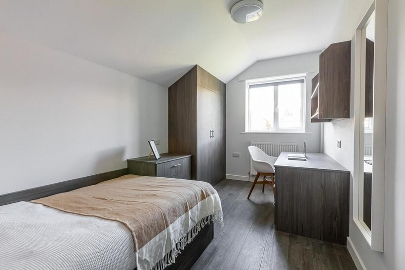  Hyde Park Road, Leeds LS6 4 bed flat to rent - £2,323 pcm (£536 pw)