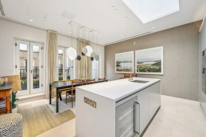 Russel Court, London, SW1A 1 3 bed apartment to rent - £16,250 pcm (£3,750 pw)