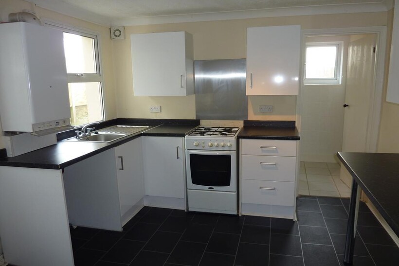 Station Approach East, Hassocks BN6 1 bed ground floor flat to rent - £990 pcm (£228 pw)