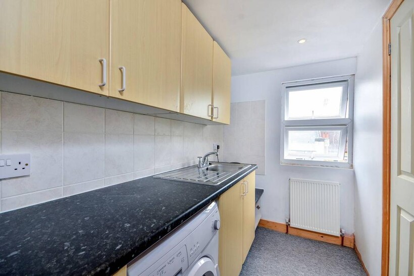 Rostella Road, Tooting, London, SW17 1 bed flat to rent - £2,080 pcm (£480 pw)