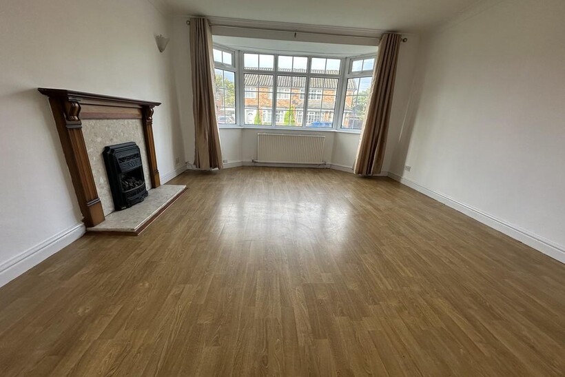 Fountains Road, Bramhall 3 bed semi-detached house to rent - £1,595 pcm (£368 pw)