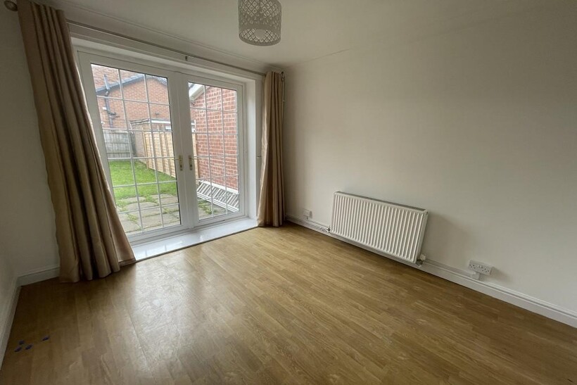 Fountains Road, Bramhall 3 bed semi-detached house to rent - £1,595 pcm (£368 pw)