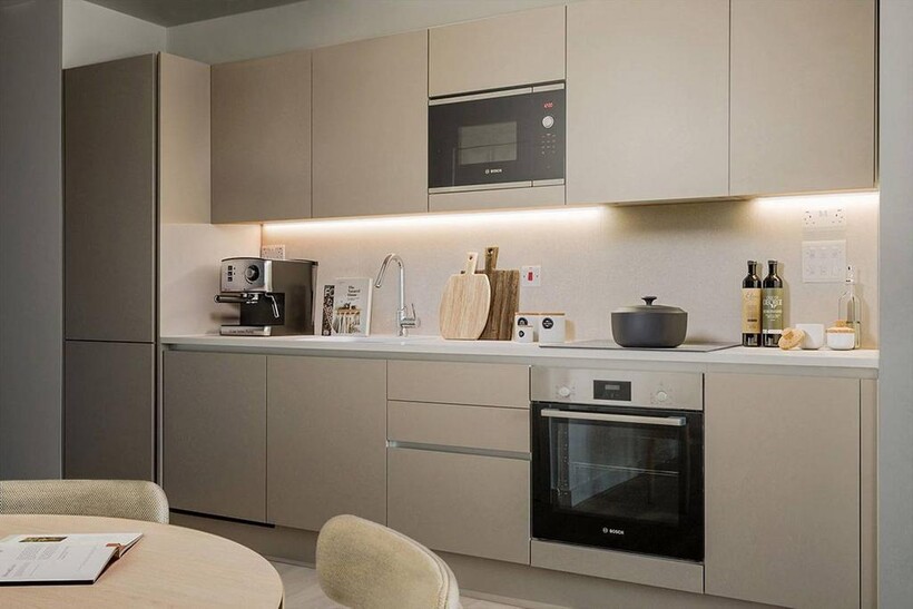 Marble House, Hayes and Harlington... 2 bed flat to rent - £2,325 pcm (£537 pw)