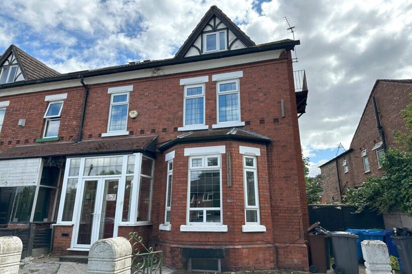 Withington M20 8 bed end of terrace house to rent - £5,720 pcm (£1,320 pw)
