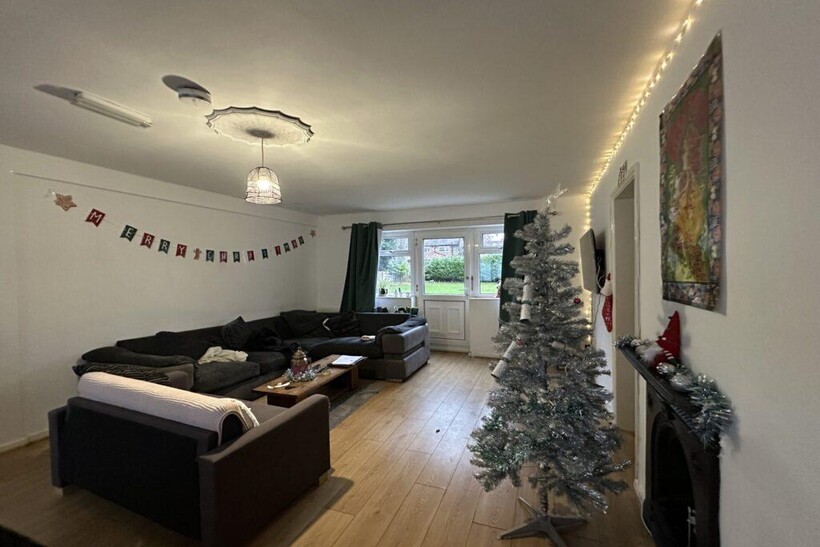 Withington M20 8 bed detached house to rent - £5,720 pcm (£1,320 pw)