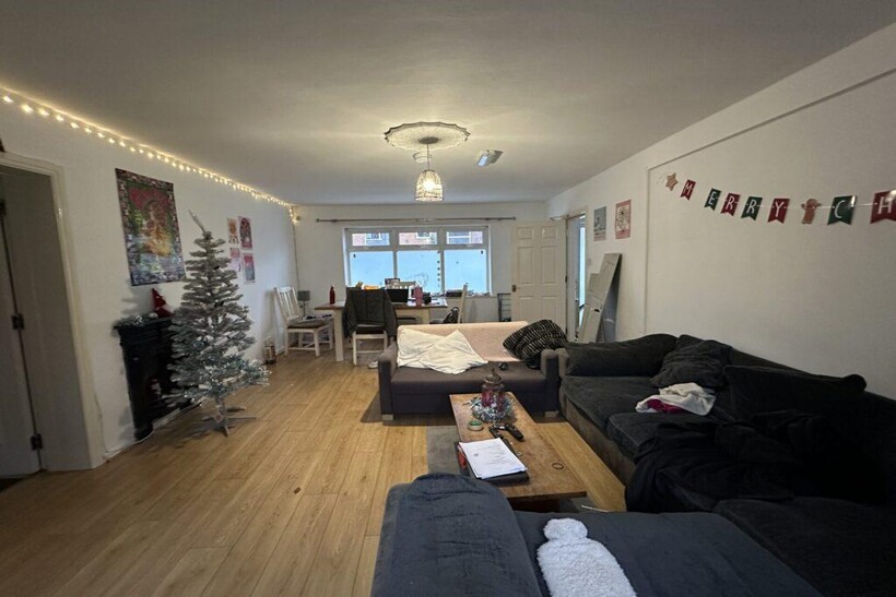 Withington M20 8 bed detached house to rent - £5,720 pcm (£1,320 pw)