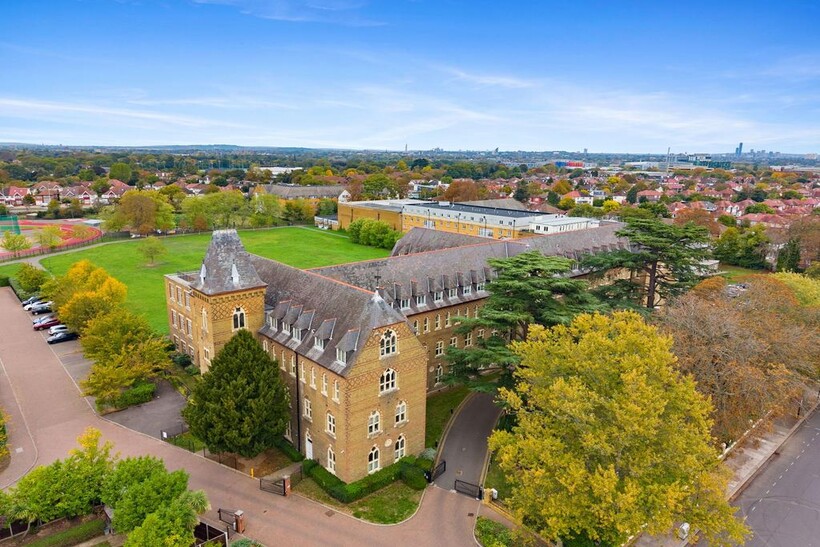 Borough Road, Isleworth TW7 3 bed duplex to rent - £3,100 pcm (£715 pw)