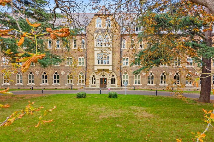 Borough Road, Isleworth TW7 3 bed duplex to rent - £3,100 pcm (£715 pw)