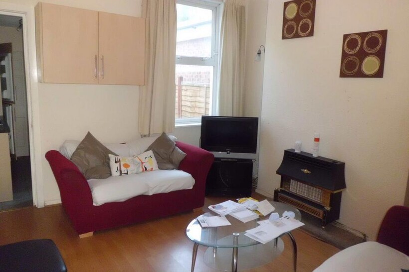 18 Harrow Road, B29 7DN 4 bed house to rent - £1,647 pcm (£380 pw)