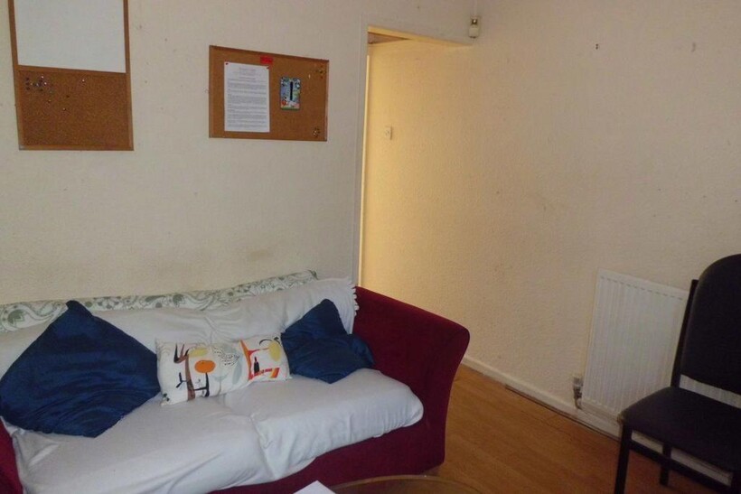 18 Harrow Road, B29 7DN 4 bed house to rent - £1,647 pcm (£380 pw)