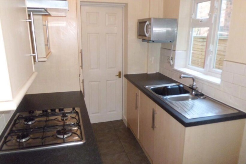 18 Harrow Road, B29 7DN 4 bed house to rent - £1,647 pcm (£380 pw)