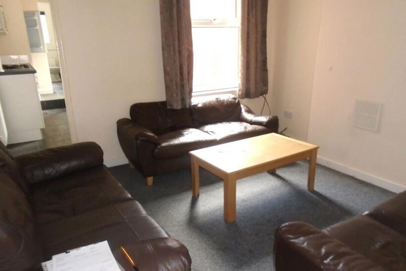 29 Luton Road, B29 7BN 5 bed house to rent - £1,842 pcm (£425 pw)